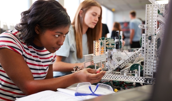 Black female high schooler in science camp